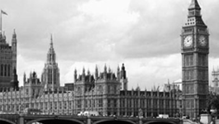Der Big Ben mit dem Parlamentsgebäude in London.