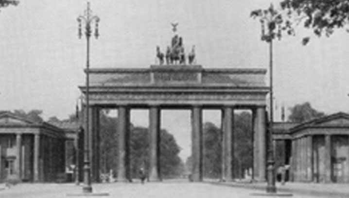 Iconic Brandenburg Gate stands proudly, symbolizing history and resilience in a tranquil setting.