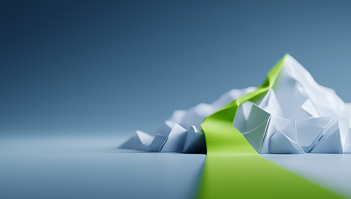 Origami-Berglandschaft mit leuchtendem grünen Band, das Abenteuer und Kreativität symbolisiert.