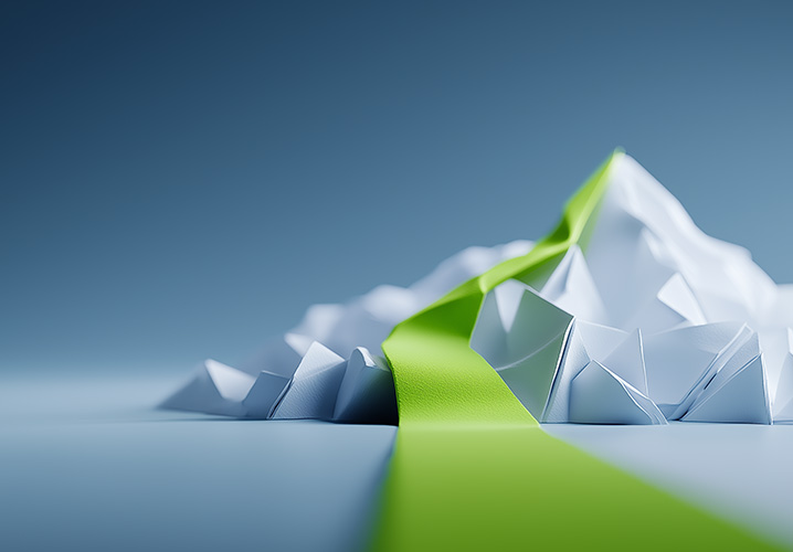 Origami-Berglandschaft mit leuchtendem grünen Band, das Abenteuer und Kreativität symbolisiert.