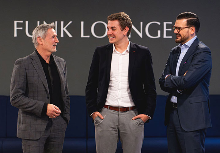 Der erste Meilenstein ist geschafft: Im Jahr 2024 hat das erste Tandem unser Mentoring Programm erfolgreich abgeschlossen. – Johann Schelchshorn (Initiator des Funk Mentoring-Programms), Kevin Wegner (Mentee) und Dario Koch (Mentor)