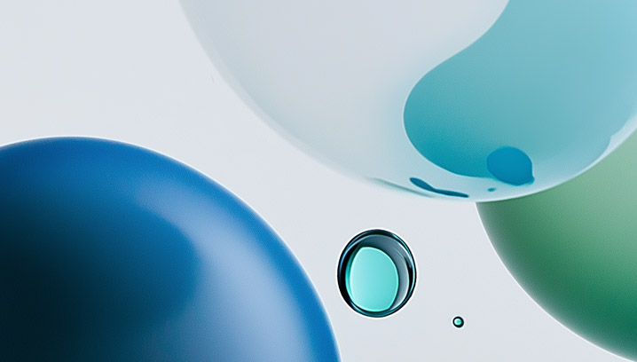 Sanfte, glänzende Kugeln in Blau, Grün und Weiß schweben leicht, vermitteln ein Gefühl von Ruhe und Innovation.