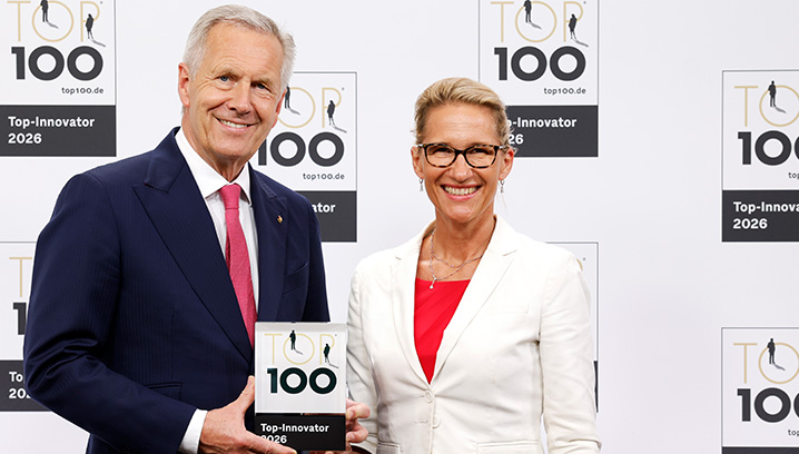 Anja Funk und Christian Wulff bei der Preisverleihung zum Top-Innovator 100 | © KD Busch/compamedia