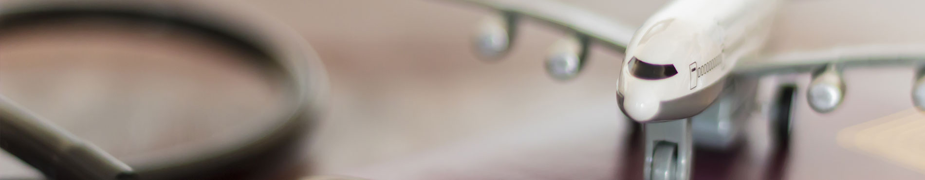 Nahaufnahme Stethoskop und Reisepass